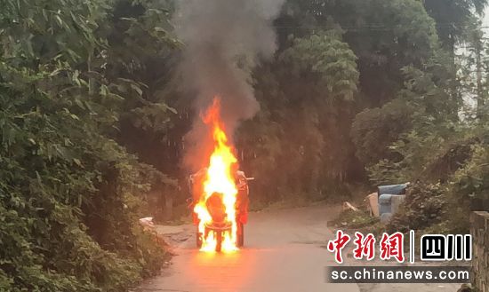 四川樂山一村道發(fā)生持續(xù)自燃現(xiàn)象，探究原因與影響